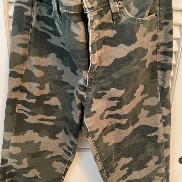 Camo Skinny Jeans - Picture 2 of 3